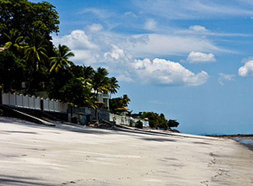 The beaches in Coronado are a mix of bright white and glittering black volcanic sand. 