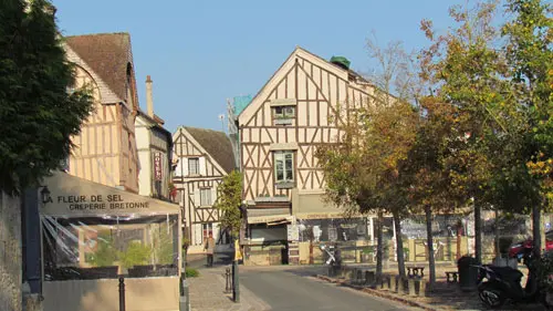 Because so many of the original medieval structures and edifices still exist in Provins, the entire town became a UNESCO World Heritage site in 2001. 
