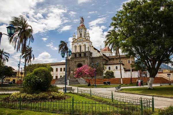 Cotacachi has become one of Ecuador’s most active expat communities in recent years. It’s a small, mostly indigenous town with a strong sense of community.