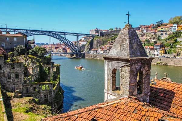 Wandern Sie einfach in Porto