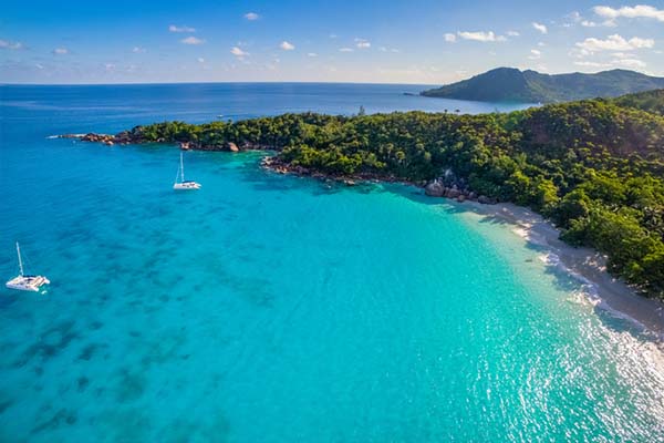 Explore The Seychelles’ Three Best Islands on a Budget - IL
