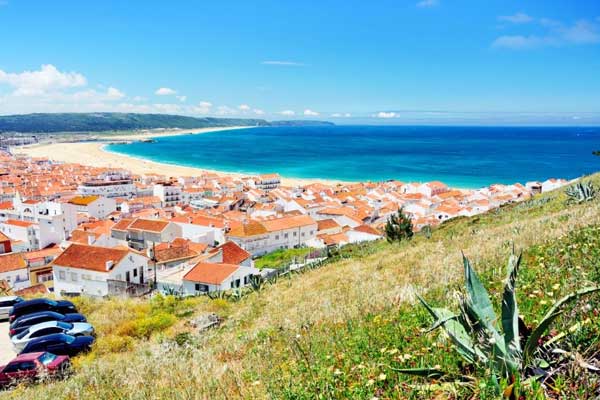 Nazaré-Quintessential-Charm-and-Colorful-Traditions