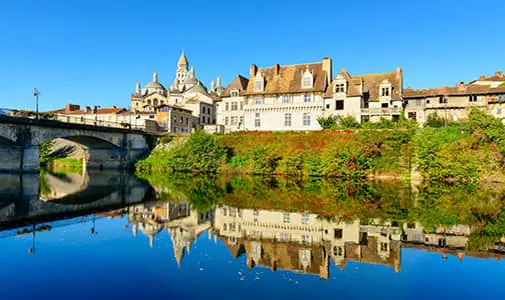 5 Places to Live in France; 2 to Avoid
