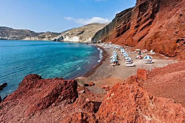Explore the Uniquely Santorini Beaches