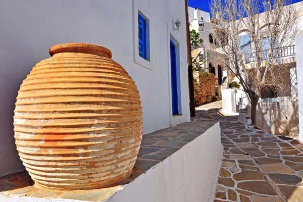 Plug into the Creative Scene in Paros